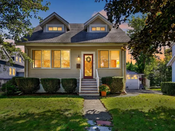 9 Cottage St, Melrose, MA 02176