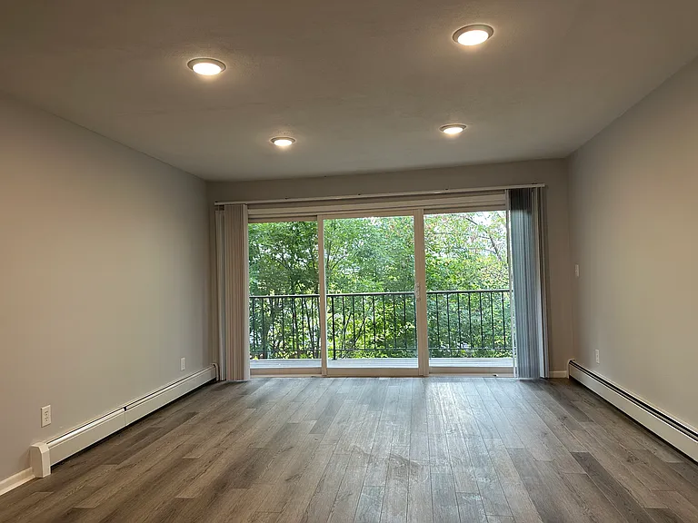 116 Blossom Rd #4 — Photo 3