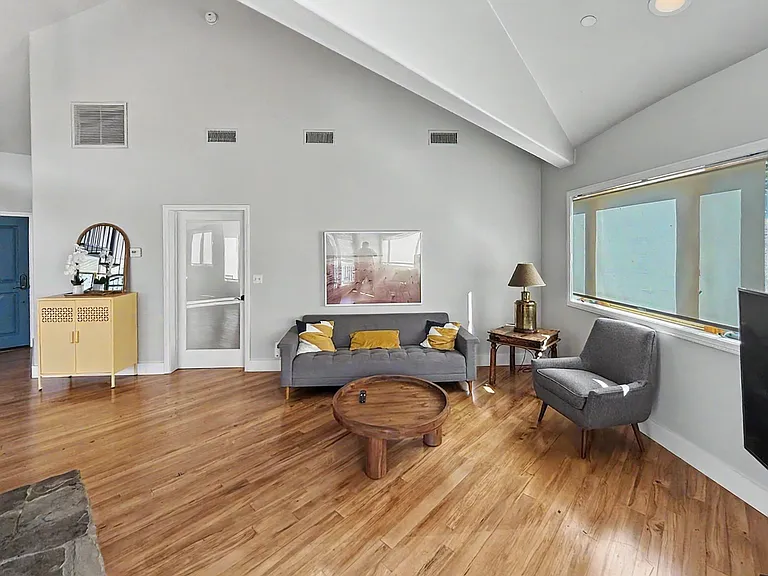 1368 Farnham Rd — Photo 13