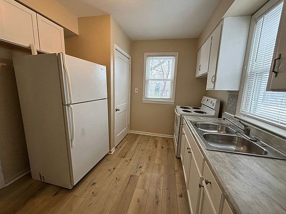 4th image of 22517 Petersburg Ave