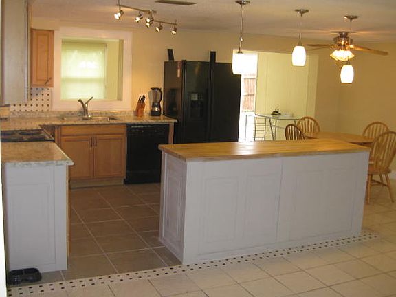 Open Kitchen / Living Area