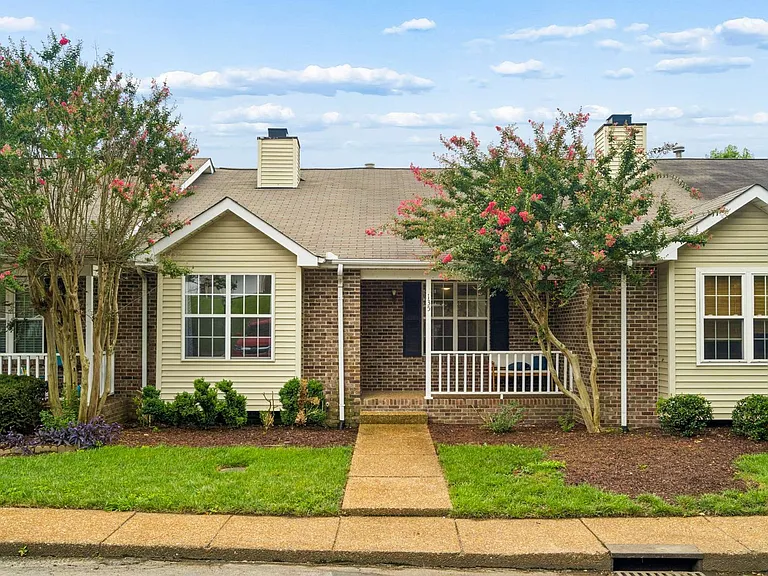 135 Pepper Ridge Cir — Photo 3