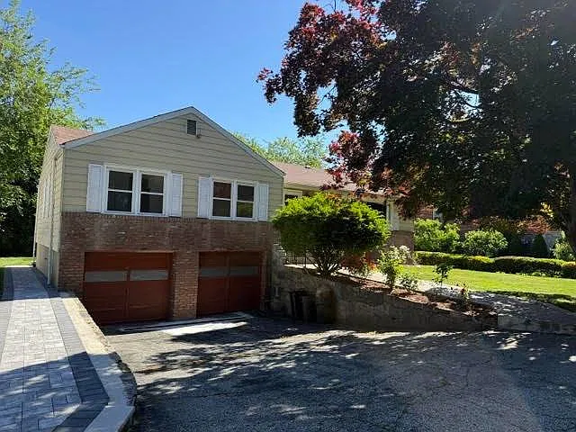 3 bed, 2.5 bath, 1520 sqft, $5,900 — Photo 1