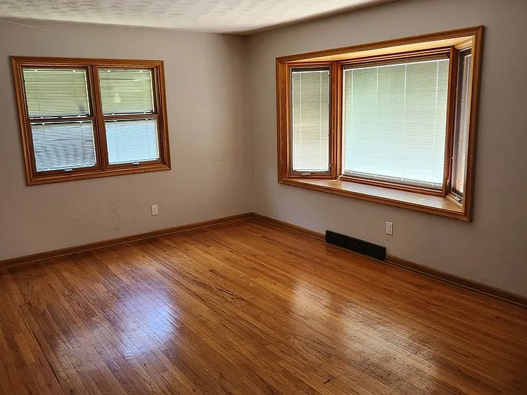 5218 Q St — Photo 2