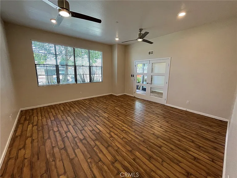 501 W Maple Ave — Photo 16