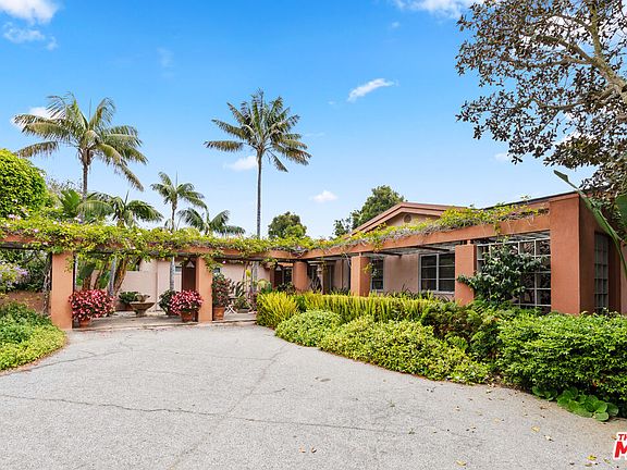 5th image of 7122 Dume Dr