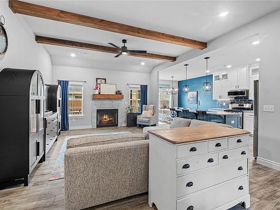 4th image of 924 Laux Ln