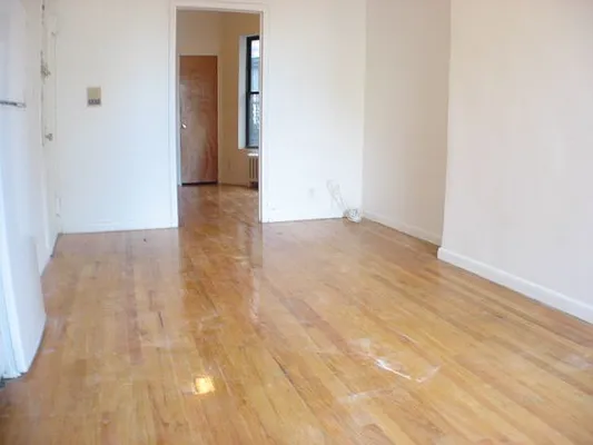 Rented by Glasser Realty LLC | media 8