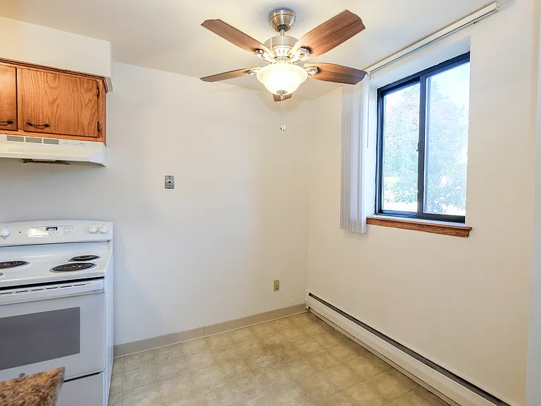 Randolph Apartments — Photo 8