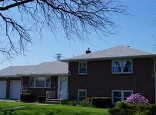 230 Circle Dr, Catasauqua, PA 18032