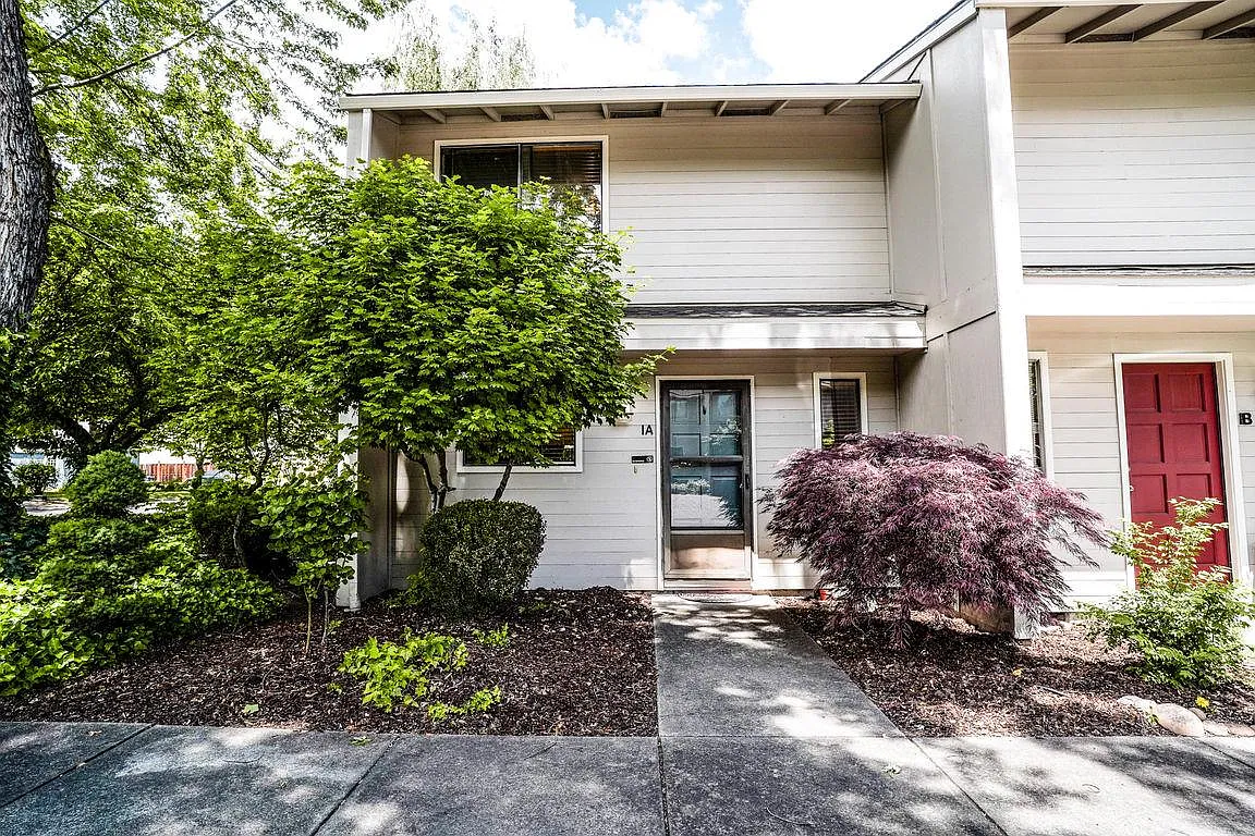 1279 Maple Leaf Ct APT 1A photo 1