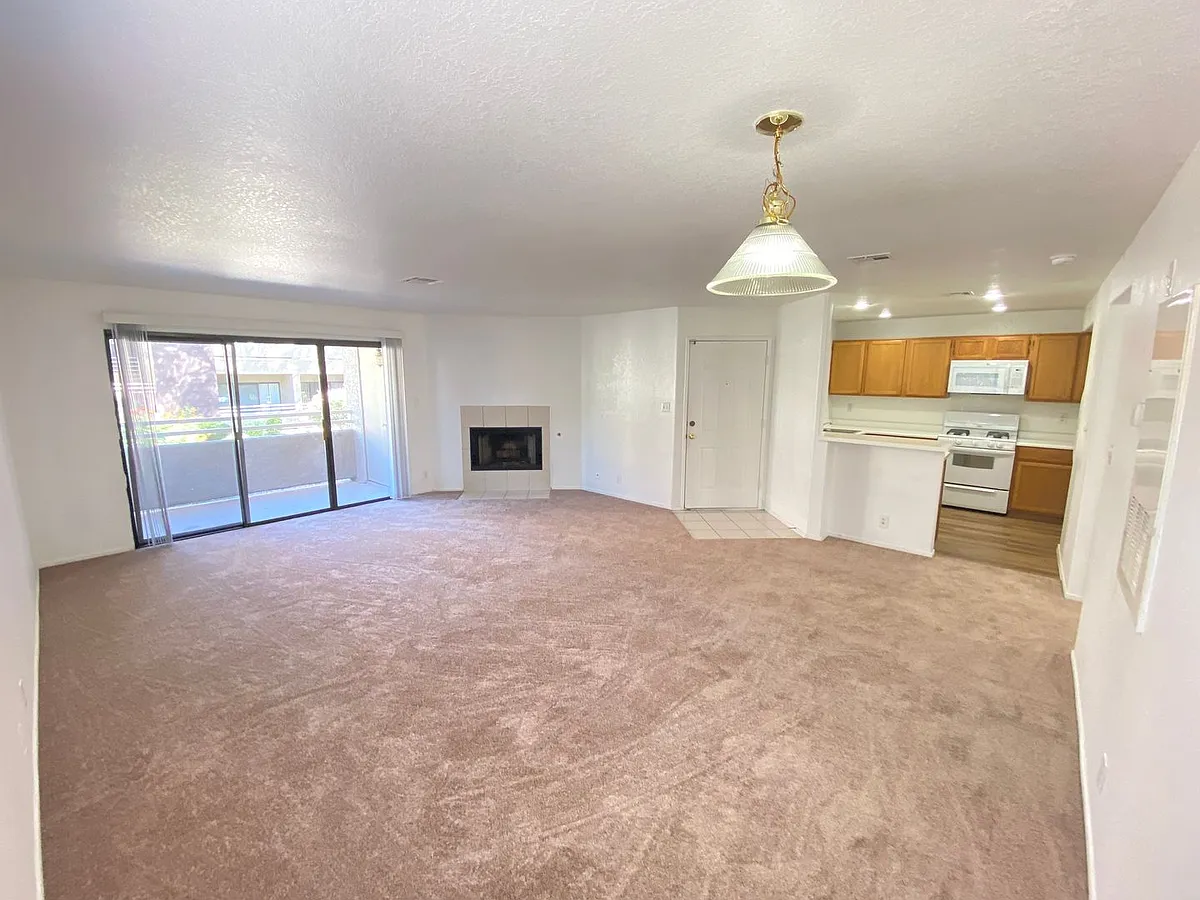Building Photo - 5064 S Rainbow Blvd #105