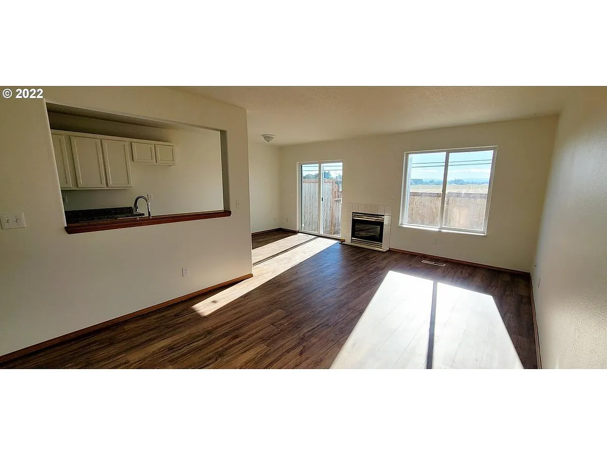 Building Photo - 20889 SW Eggert Way