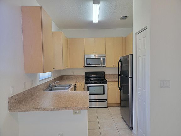 4th image of 1689 SW Umbria Street