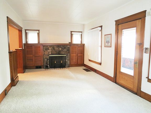 3rd image of 567 Oak Knoll Ave SE