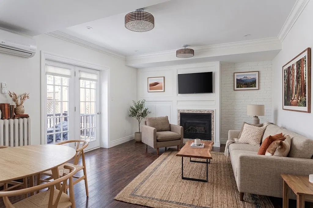 2 bed, 1.5 bath, 850 sqft, $2,240 — Photo 1