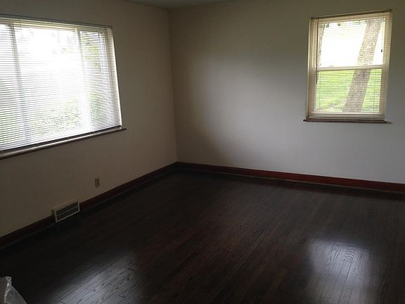 4th image of 4561 Mayhew Ave