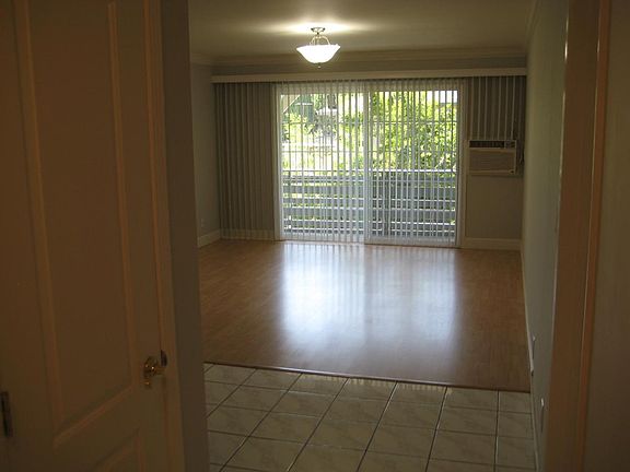 5th image of 825 Opal Dr APT 3