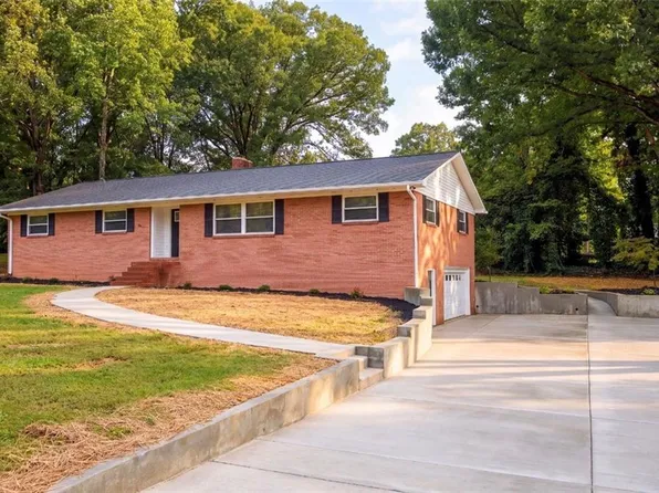 18 Colonial Dr, Lexington, NC 27292