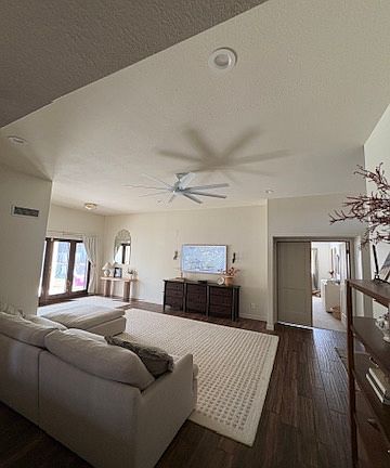 5th image of 2643 E Fairfield St