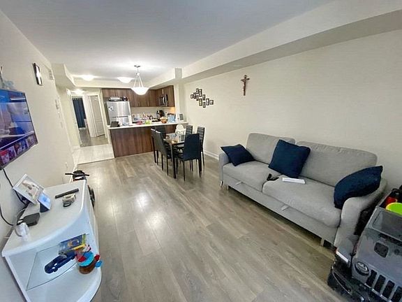 2nd image of 10 Westmeath Ln #2226