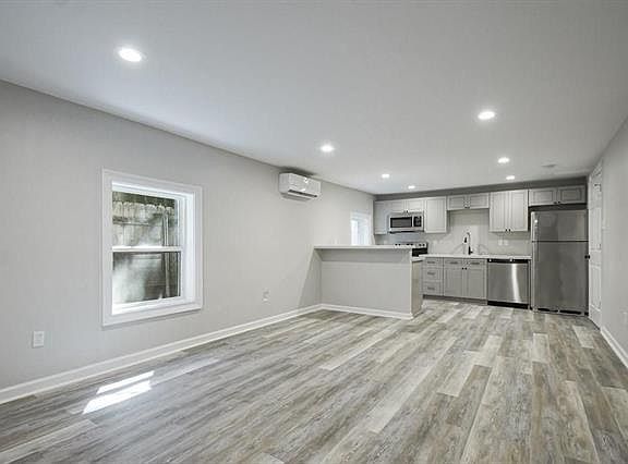 3rd image of 3711 Cadiz St APT B