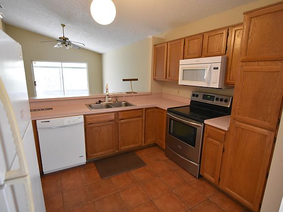 3rd image of 1083 Kelly Creek Cir