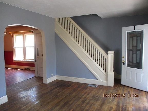 2nd image of 920 Young St