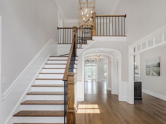 4th image of 20 Farringdon Dr