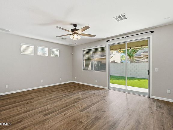 4th image of 3801 E PARKVIEW Drive