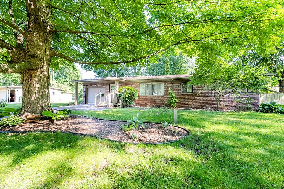 1st image of 1567 Edward Dr