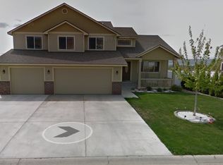 4800 Goat Rocks Ct, Yakima, WA 98901