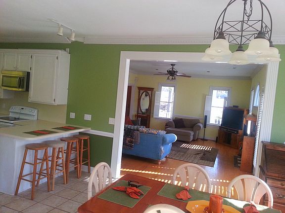 Kitchen/Dining Area