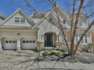 22 Overlook Rdg, Oakland, NJ 07436