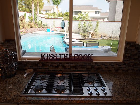 Stove, pool view,& putting green