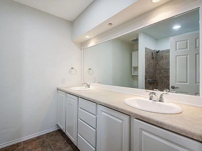 6108 Cherrylawn Cir — Photo 18