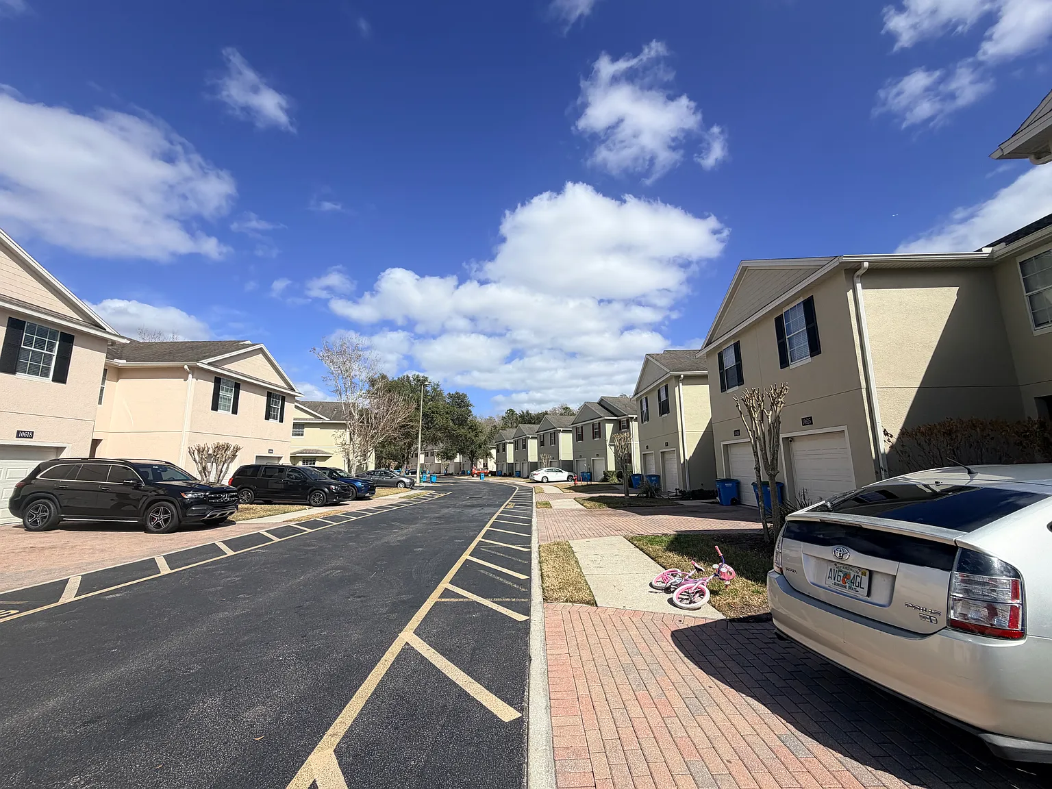 3 bed, 2.5 bath, 1423 sqft, $2,000 — Photo 3