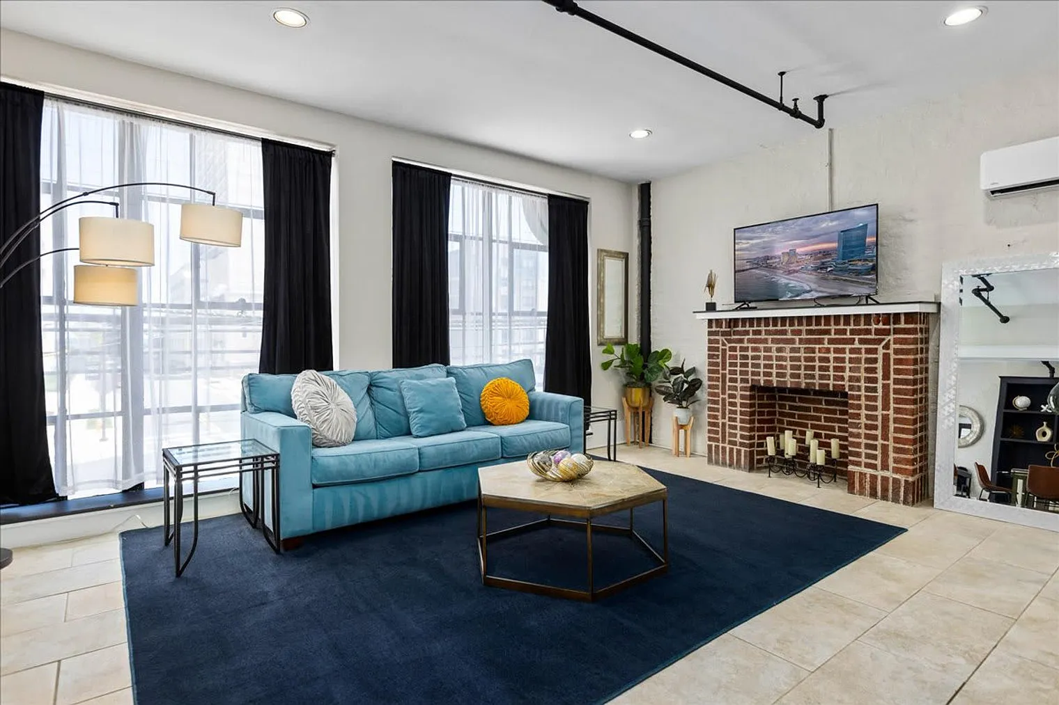 1 bed, 2.0 bath, 592 sqft, $4,825 — Photo 1