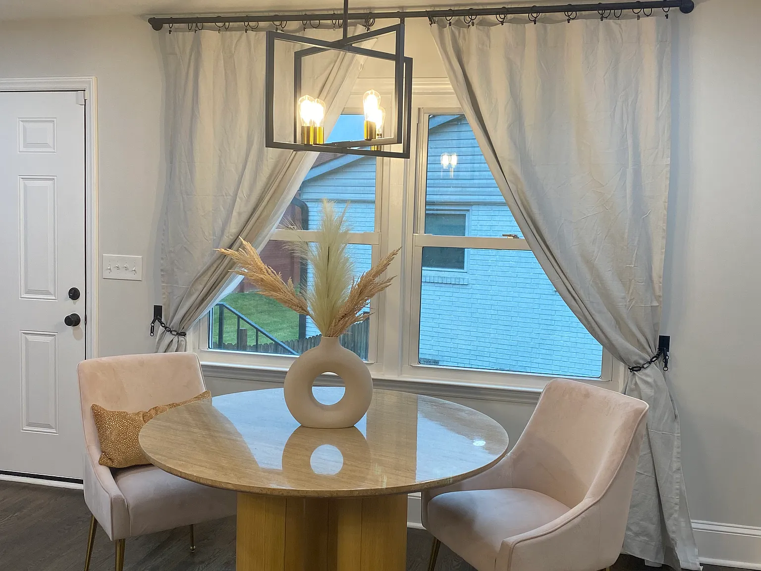 3 bed, 1283 sqft, $2,500 — Photo 3