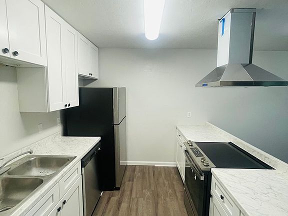 5th image of 653 Holyoke Ct APT B