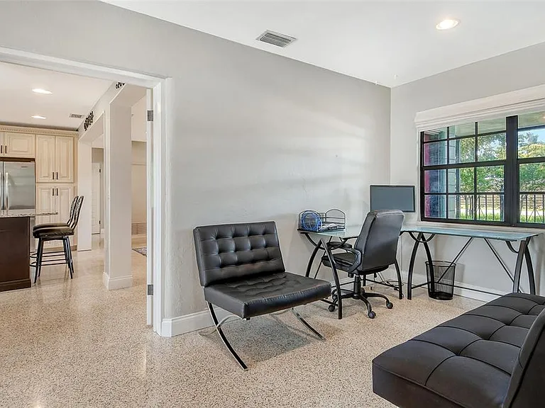 2309 Lynn St — Photo 25