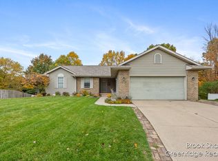 217 Glenview Ct NE, Rockford, MI 49341