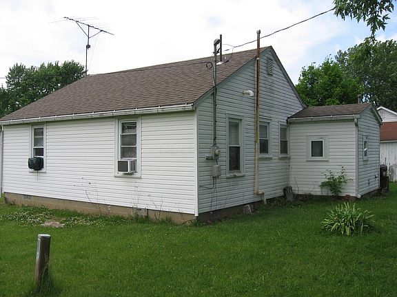 5th image of 140 E Lewis Ave