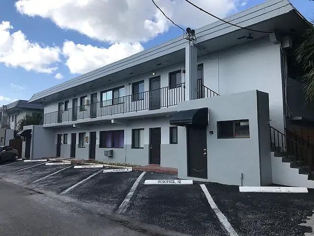 1st image of 2850 NE 30th Pl #7
