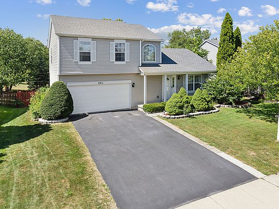 2nd image of 2211 Candlewood Dr