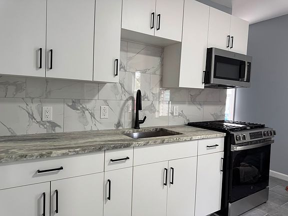 2nd image of 752 Park St #3