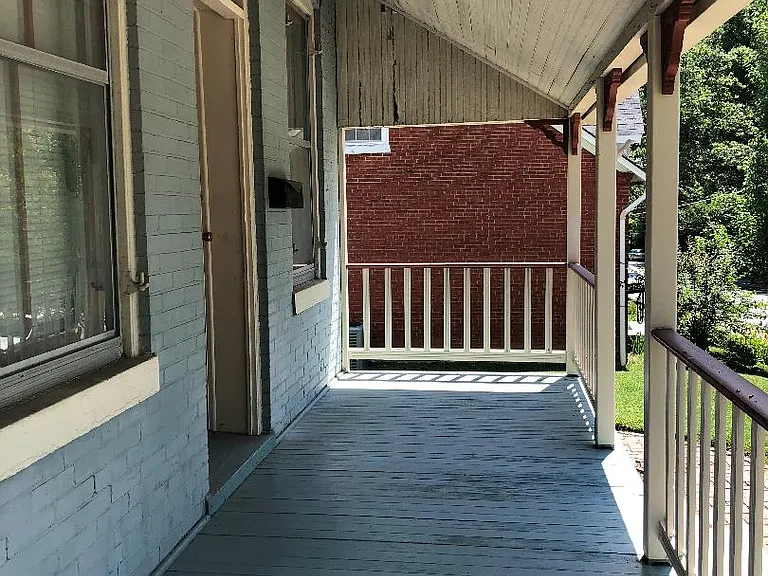 734 Tompkins St — Photo 3