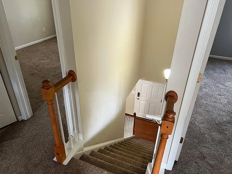 210 Oak Grove Ln — Photo 9