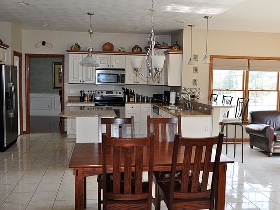 Eat-in kitchen/morning room
