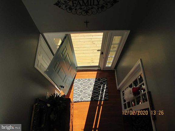 4th image of 77 Clifford Ct